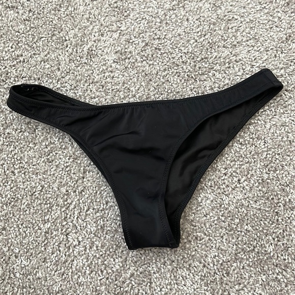 Victoria’s Secret Black Two Piece Cheeky Bikini - Size 34B/S - Picture 4 of 10